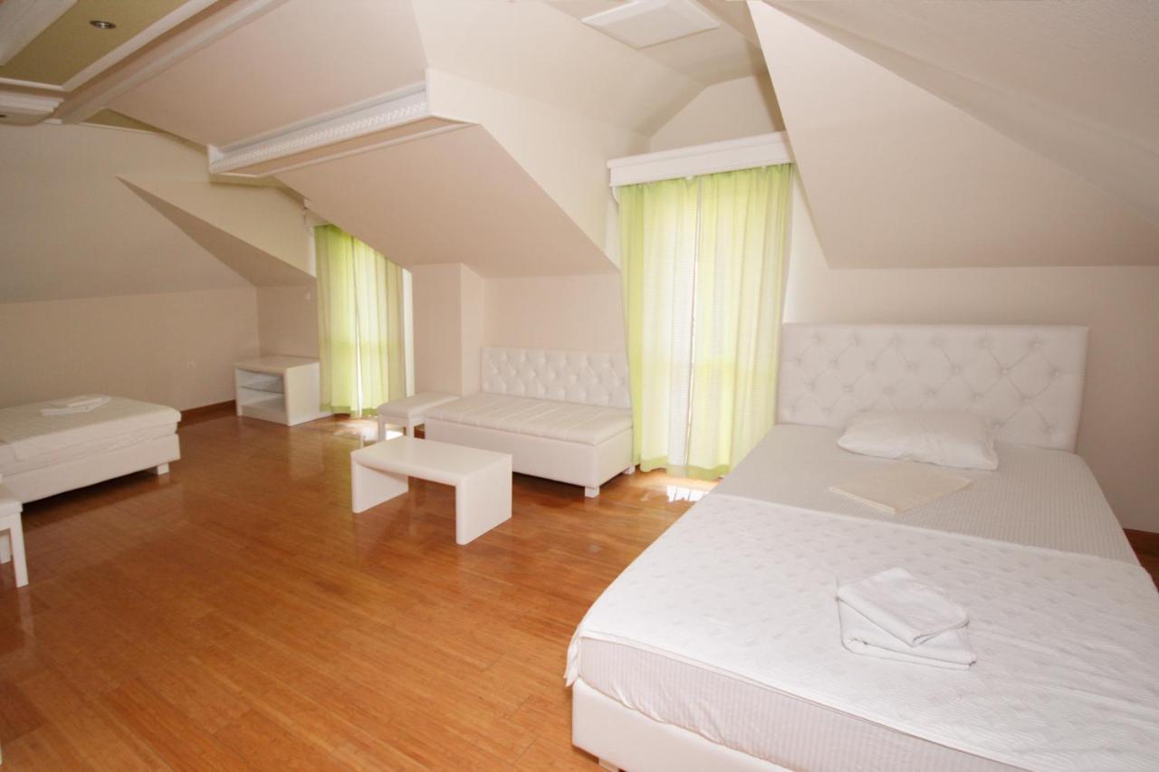 Hotel Rr ヘルツェグ・ノヴィ エクステリア 写真