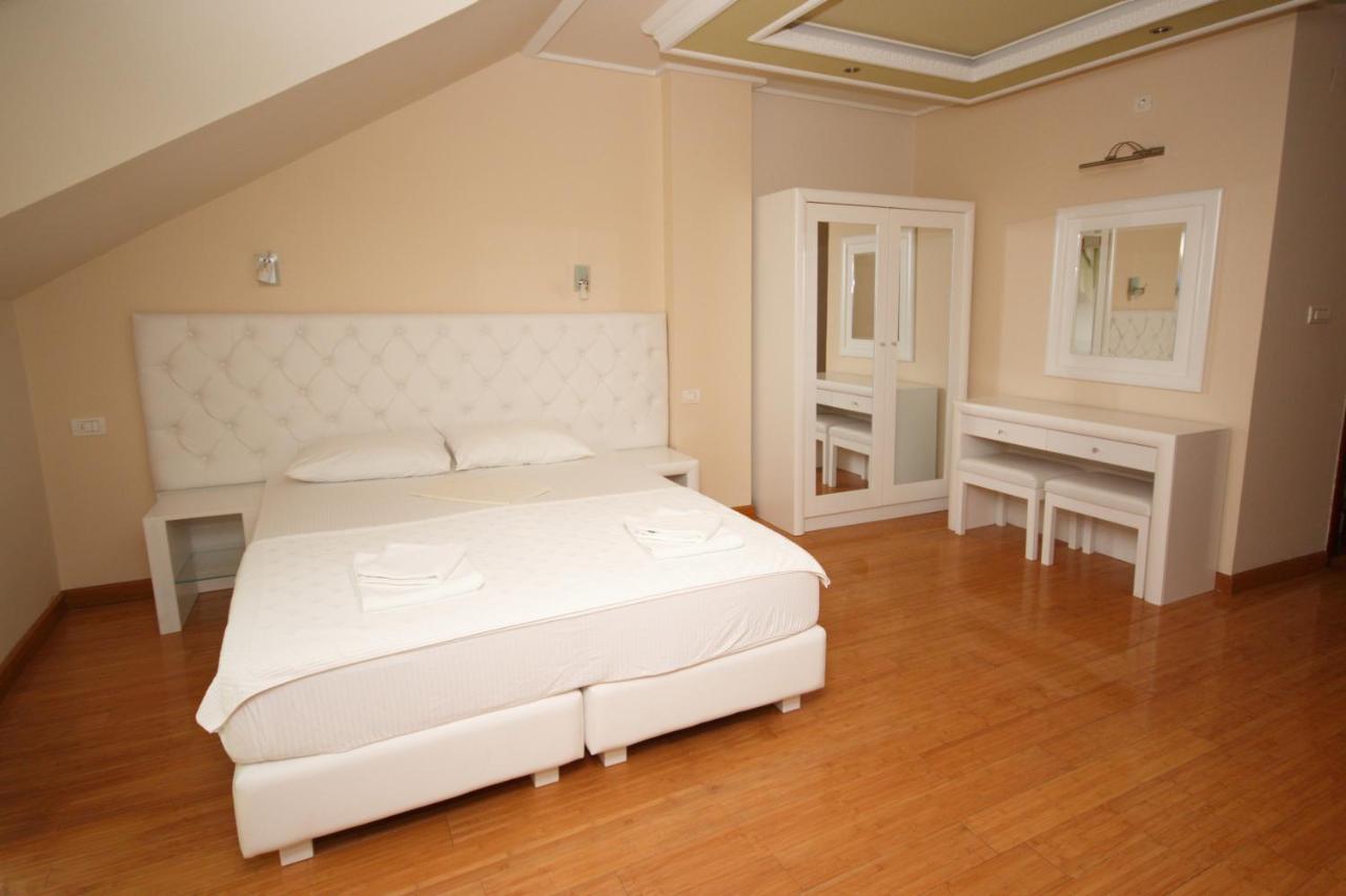 Hotel Rr ヘルツェグ・ノヴィ エクステリア 写真