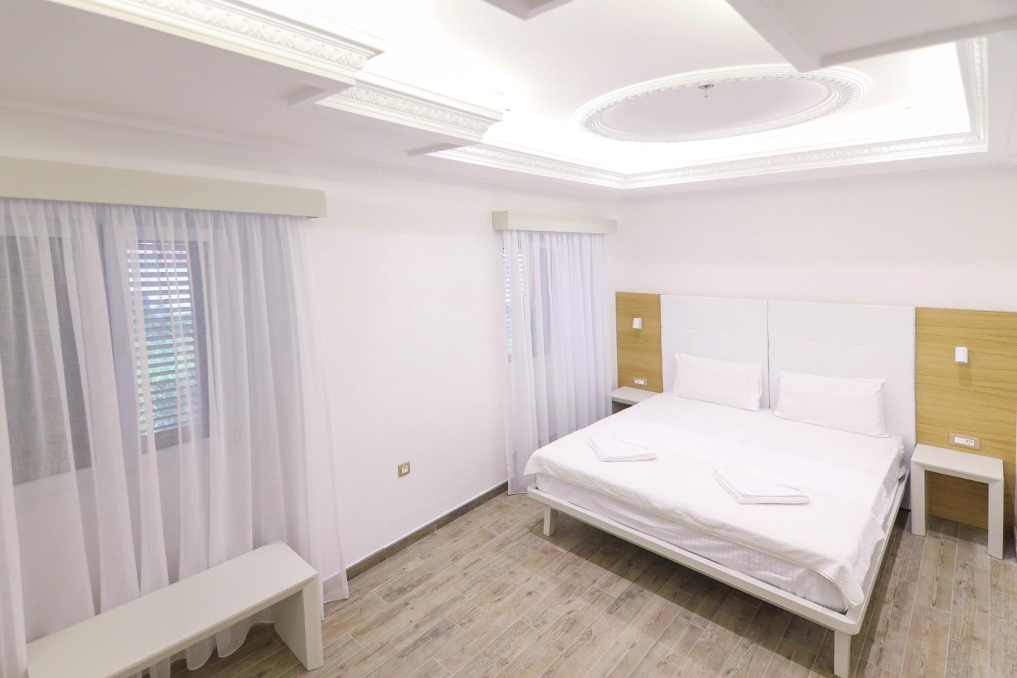 Hotel Rr ヘルツェグ・ノヴィ エクステリア 写真