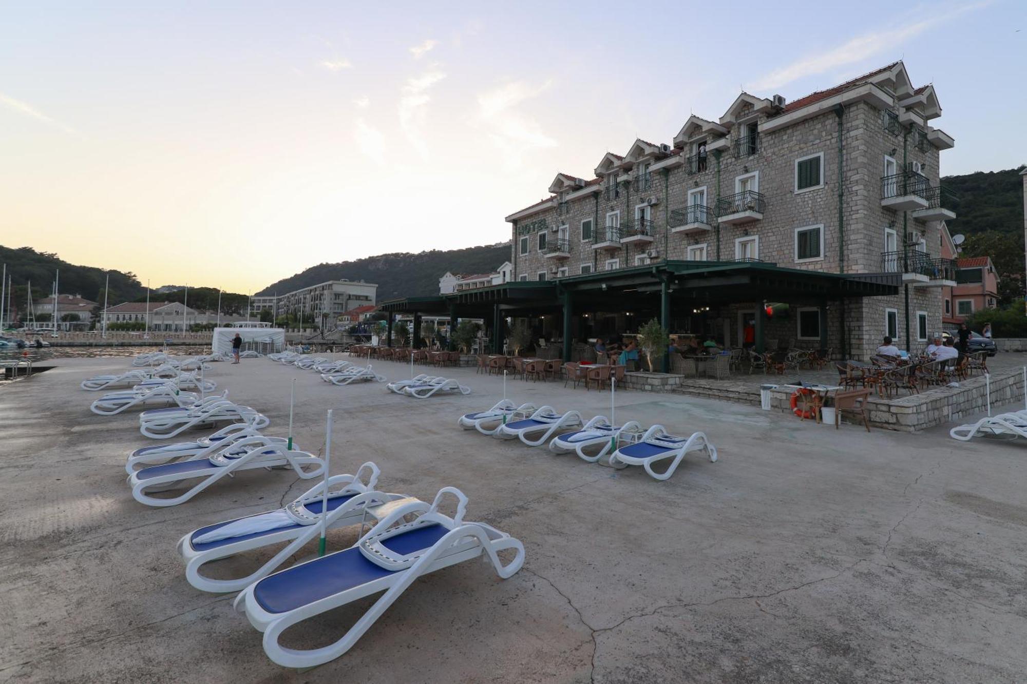 Hotel Rr ヘルツェグ・ノヴィ エクステリア 写真