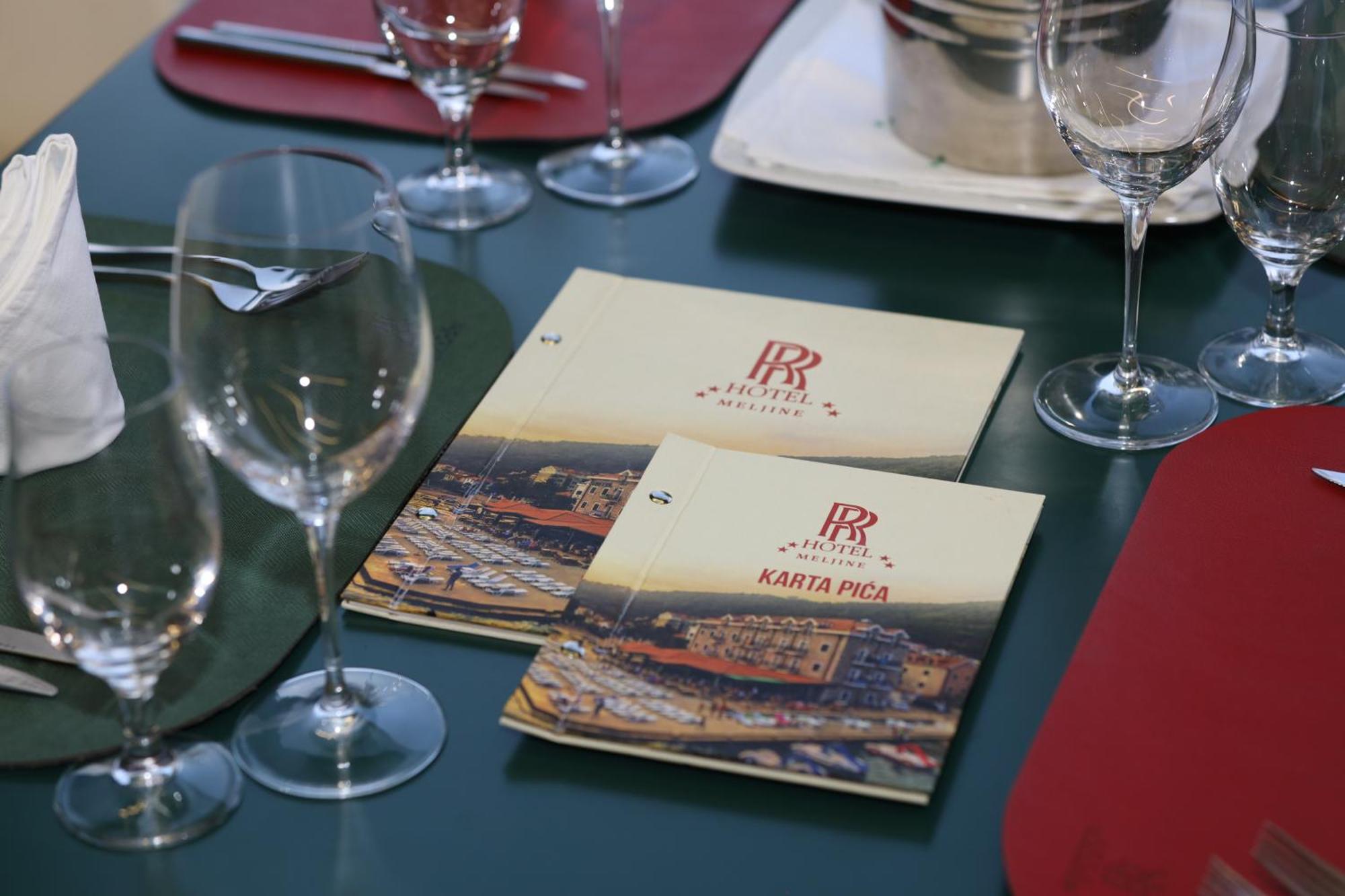 Hotel Rr ヘルツェグ・ノヴィ エクステリア 写真