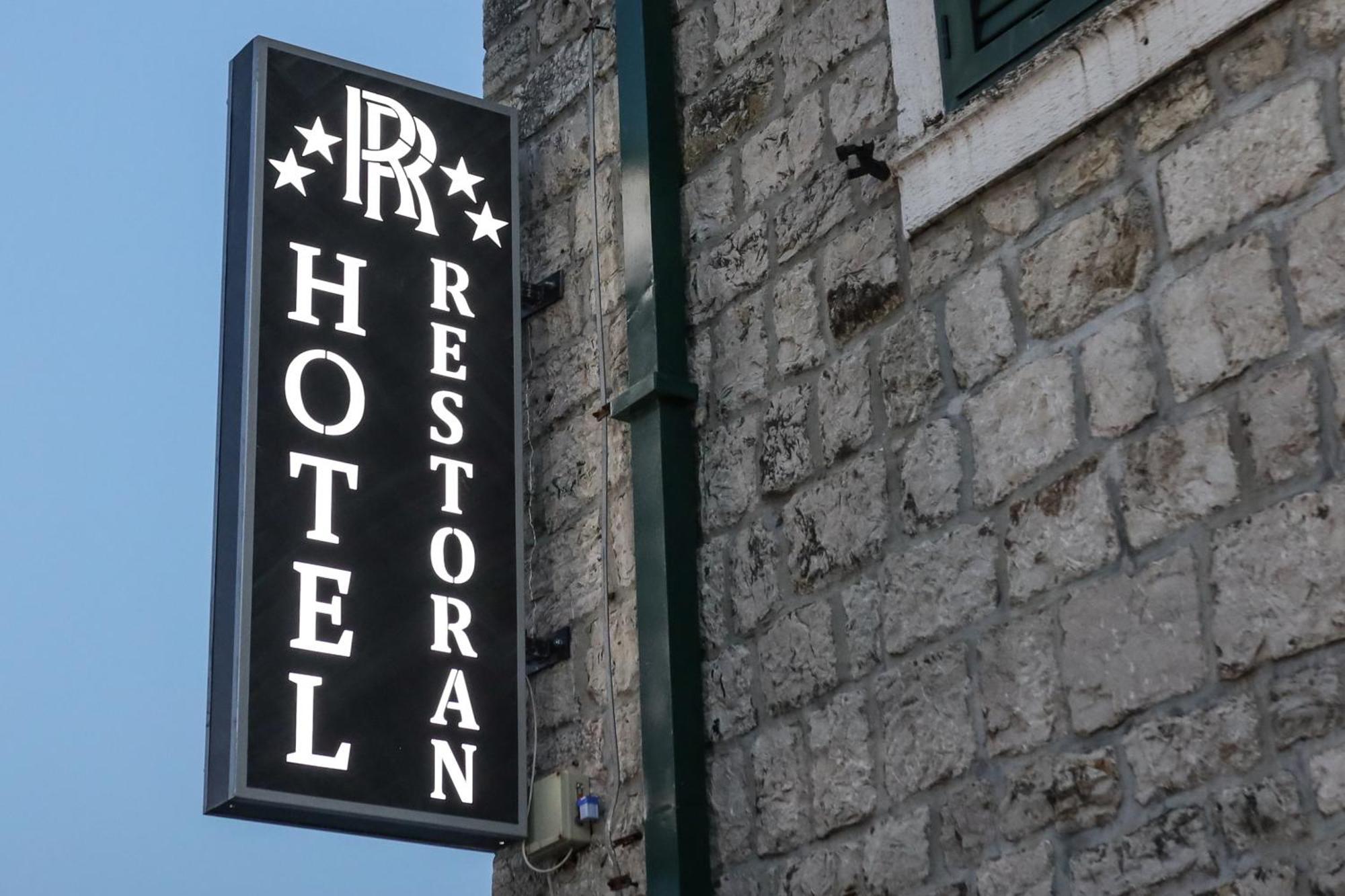 Hotel Rr ヘルツェグ・ノヴィ エクステリア 写真